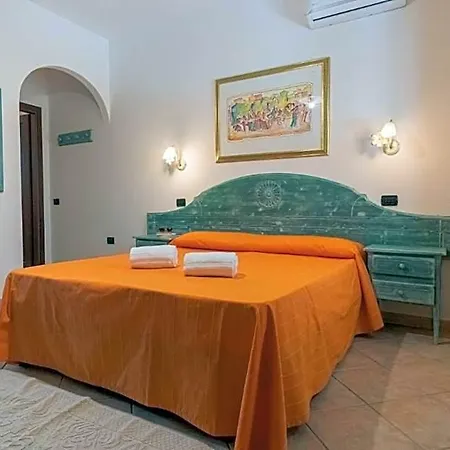 Idyllic Cala Viola Sleeps 2 호텔 3*