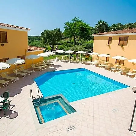 Idyllic Cala Viola Sleeps 2 3* 칼라리베로토